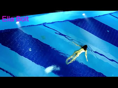 ❤️ No puc parar de mirar-la, jove rossa presa nedant nua a la piscina del complex ELLA BOLT ❤️  Sexe al ca.xxxdl.ru ❌️